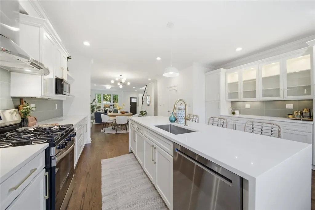 1614 West Wabansia Avenue Chicago IL 60622