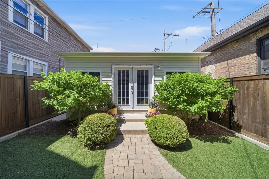 1614 West Wabansia Avenue Chicago IL 60622