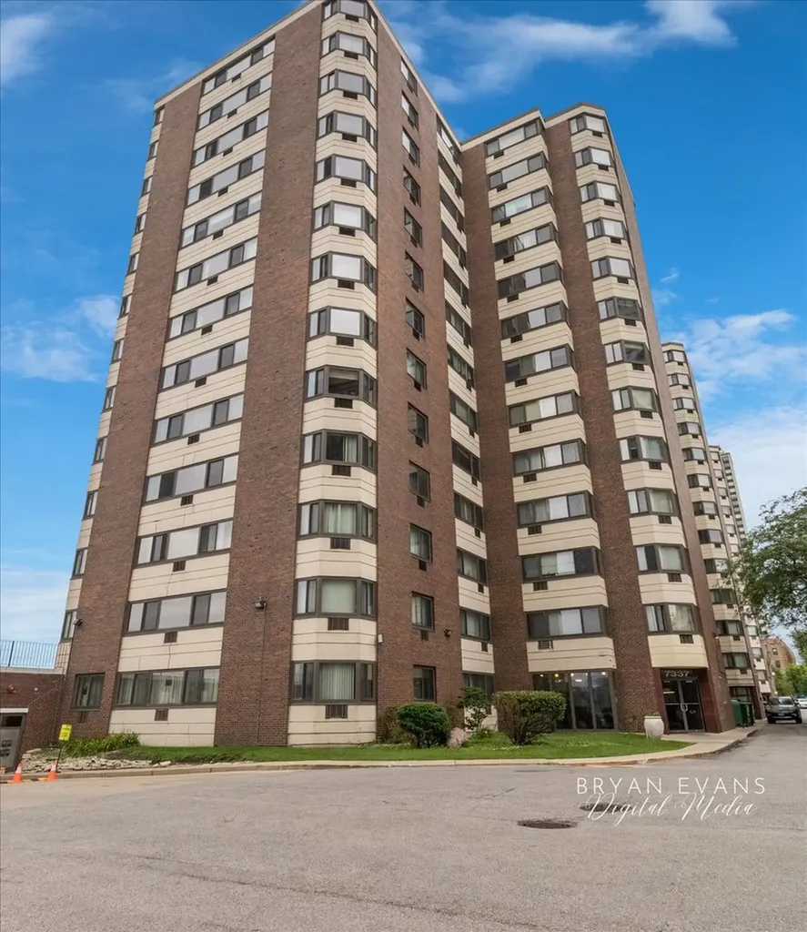 7337 South South Shore Drive Chicago IL 60649