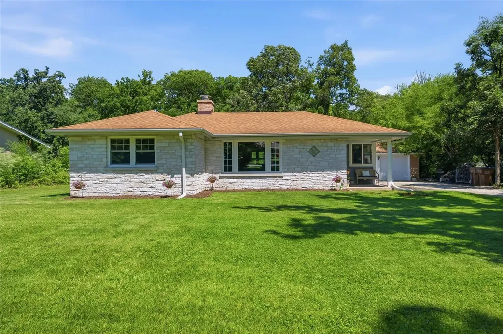 17W040 Oak Lane Bensenville IL 60106