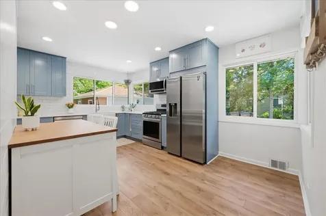 17W040 Oak Lane Bensenville IL 60106