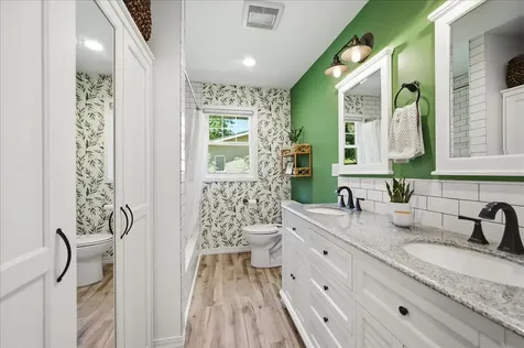 17W040 Oak Lane Bensenville IL 60106