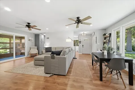 17W040 Oak Lane Bensenville IL 60106