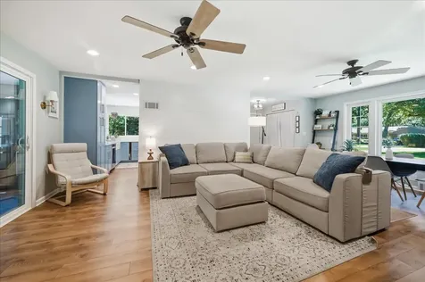 17W040 Oak Lane Bensenville IL 60106