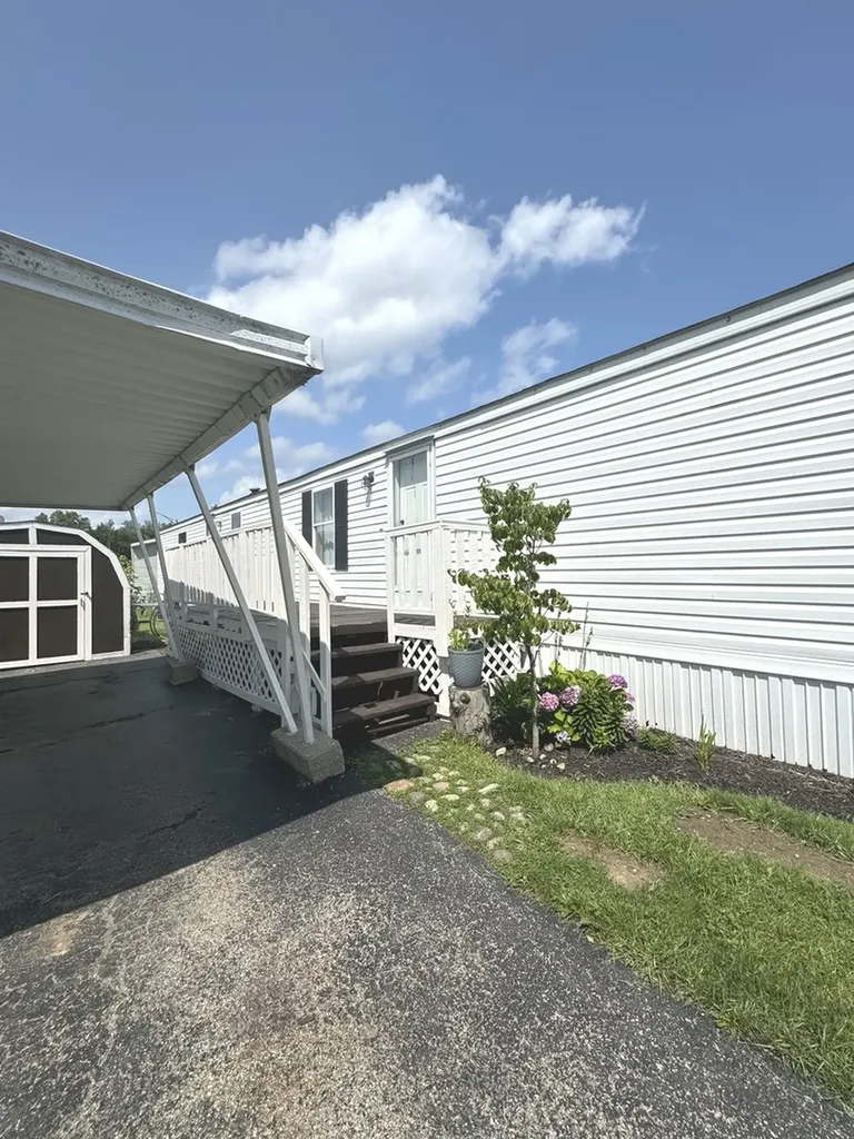 1028 North West Alma Circle Round Lake IL 60073