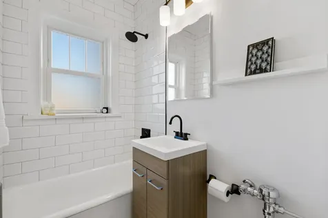 2744.5 North Hampden Court Chicago IL 60614
