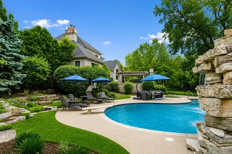 10N618 Manchester Lane Elgin IL 60124