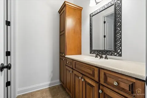 10N618 Manchester Lane Elgin IL 60124
