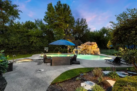 10N618 Manchester Lane Elgin IL 60124