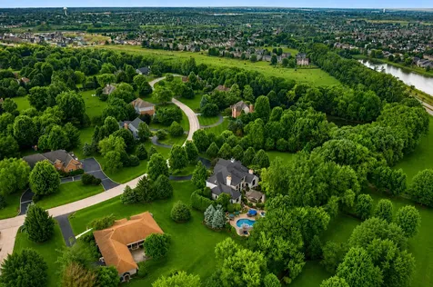 10N618 Manchester Lane Elgin IL 60124
