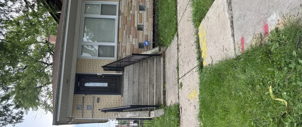 8955 South May Street S Chicago IL 60620