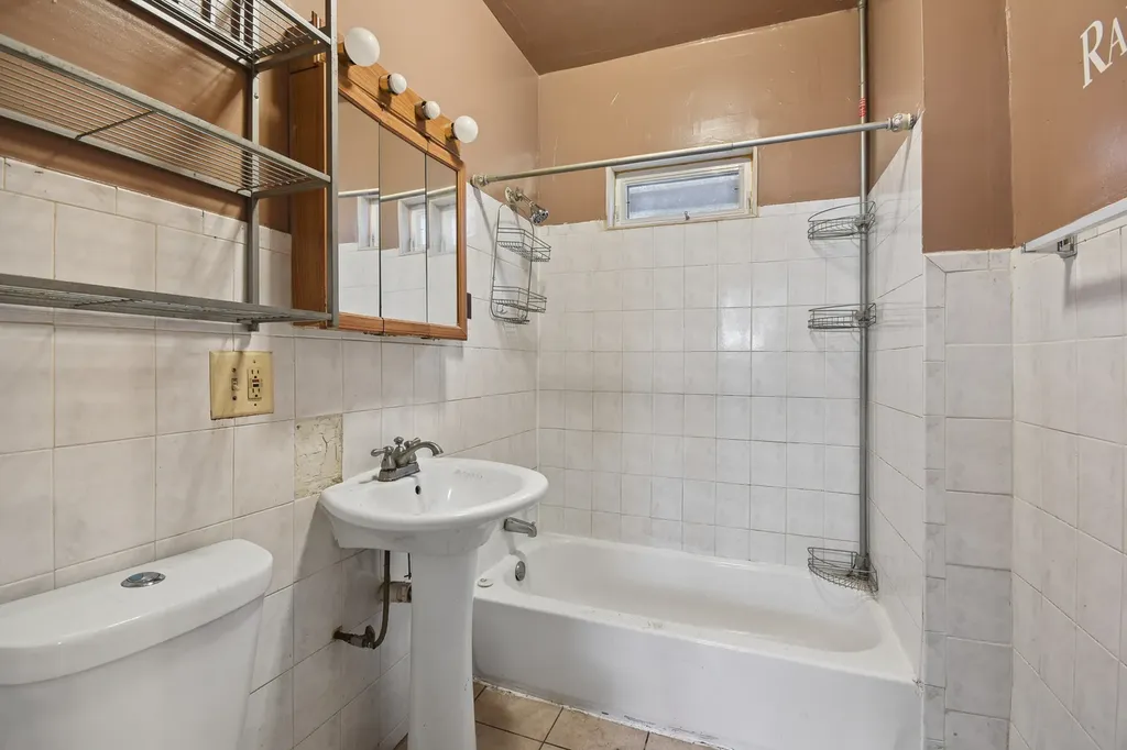 8918 South Woodlawn Avenue Chicago IL 60619
