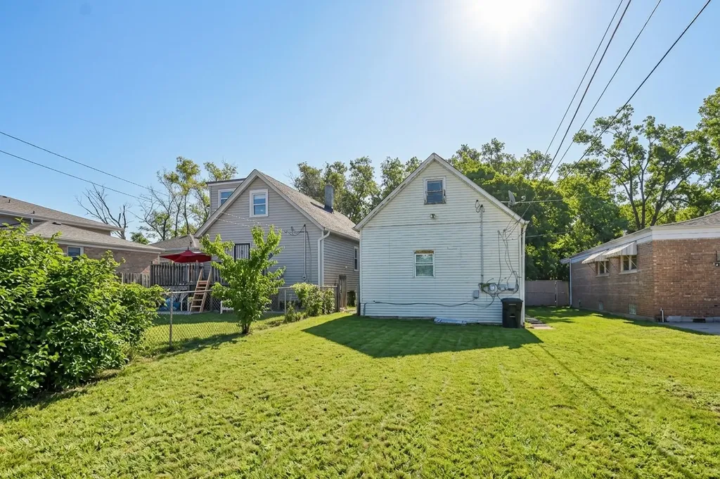 8918 South Woodlawn Avenue Chicago IL 60619