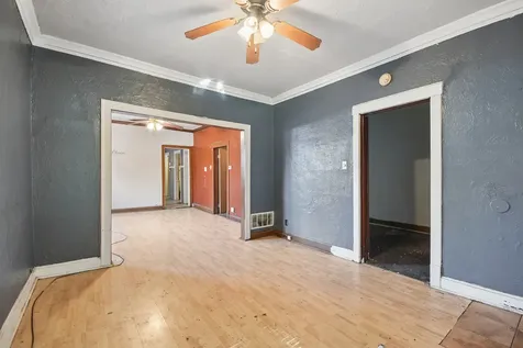 8918 South Woodlawn Avenue Chicago IL 60619