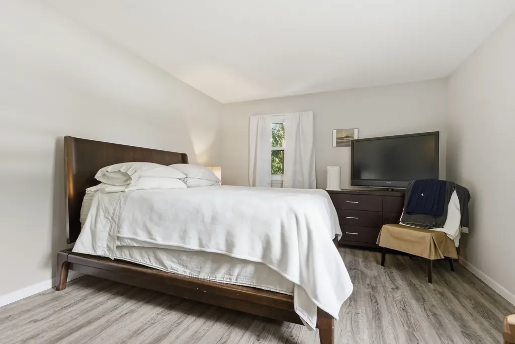 198 Camden Court Schaumburg IL 60193