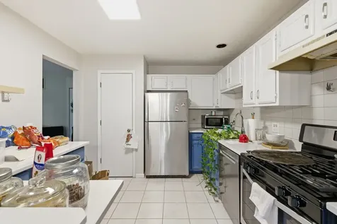 198 Camden Court Schaumburg IL 60193