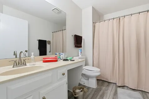 198 Camden Court Schaumburg IL 60193