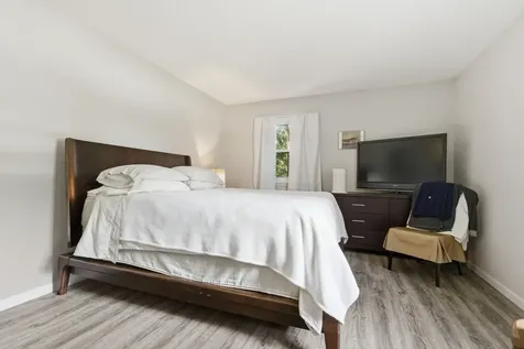198 Camden Court Schaumburg IL 60193