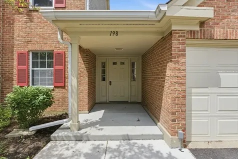 198 Camden Court Schaumburg IL 60193