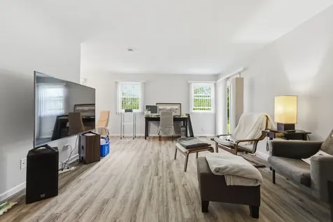 198 Camden Court Schaumburg IL 60193