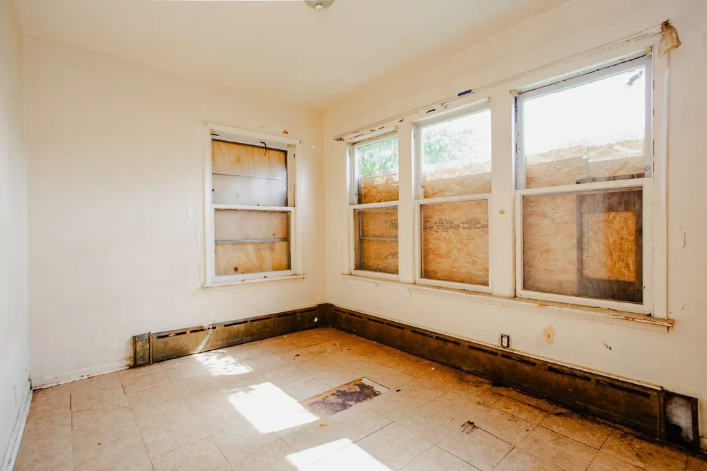 8255 South Saint Lawrence Avenue Chicago IL 60619