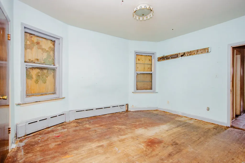8255 South Saint Lawrence Avenue Chicago IL 60619