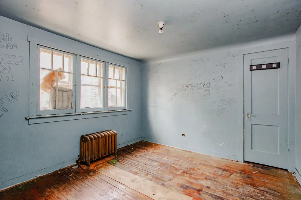 8255 South Saint Lawrence Avenue Chicago IL 60619