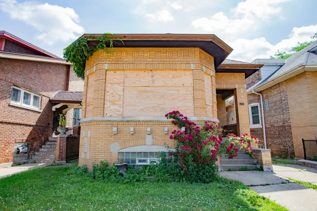 8255 South Saint Lawrence Avenue Chicago IL 60619