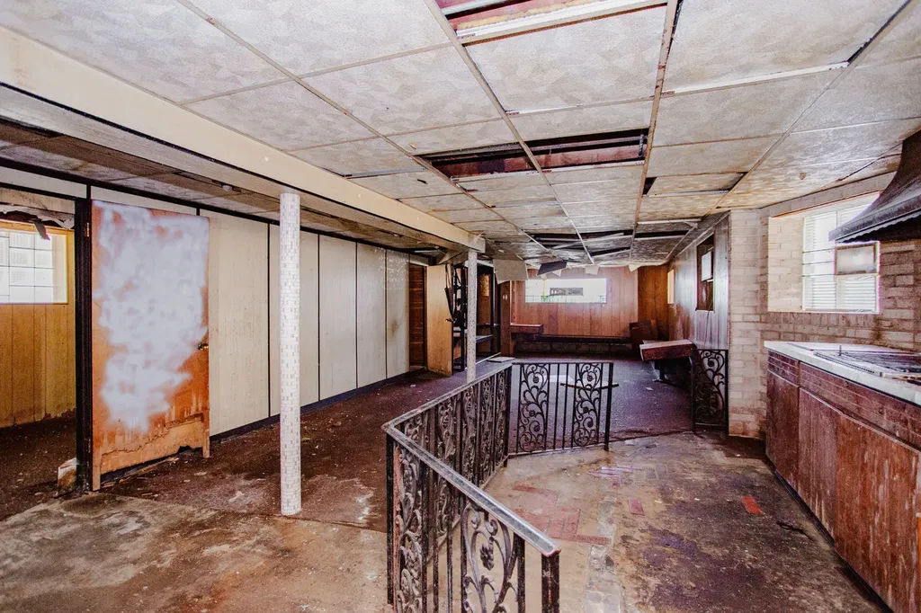8255 South Saint Lawrence Avenue Chicago IL 60619