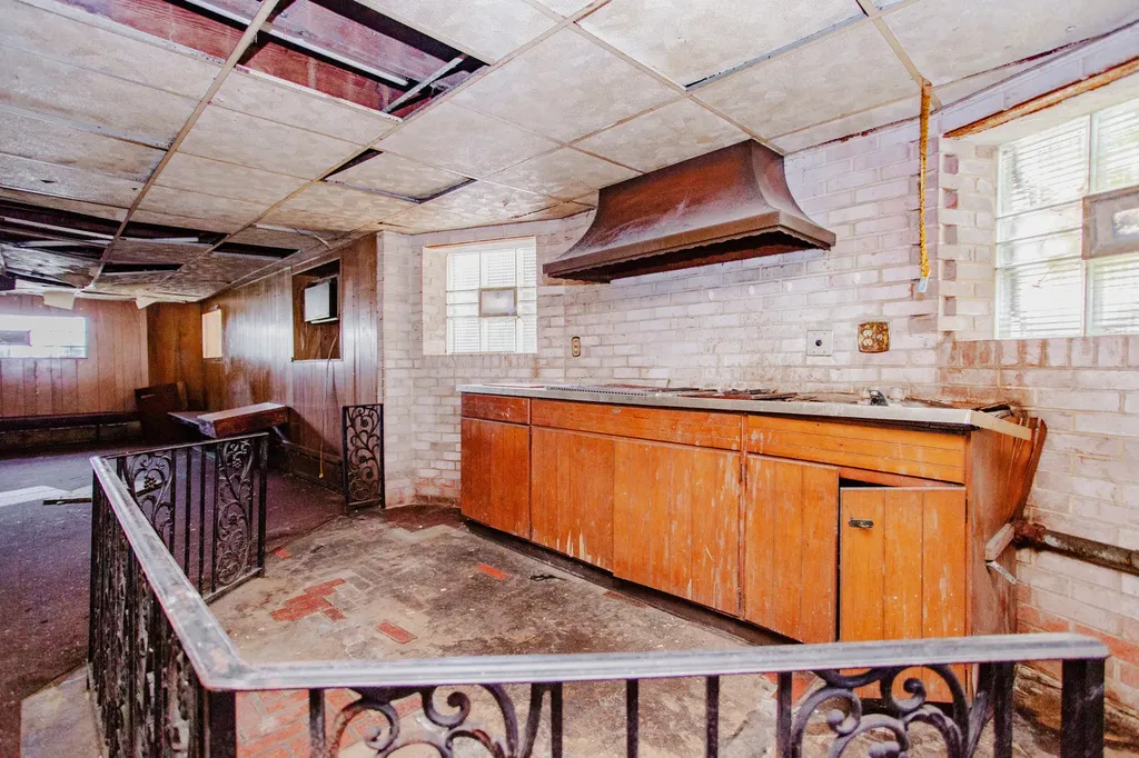 8255 South Saint Lawrence Avenue Chicago IL 60619