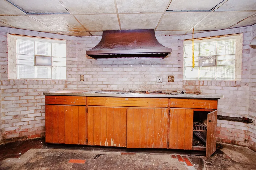 8255 South Saint Lawrence Avenue Chicago IL 60619