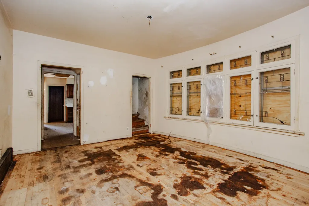 8255 South Saint Lawrence Avenue Chicago IL 60619