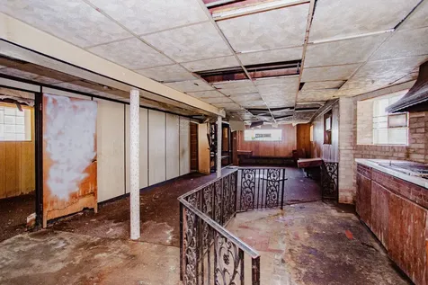 8255 South Saint Lawrence Avenue Chicago IL 60619