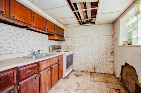 8255 South Saint Lawrence Avenue Chicago IL 60619