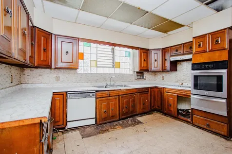 8255 South Saint Lawrence Avenue Chicago IL 60619