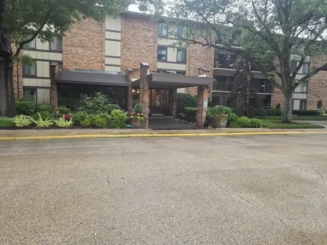 301 Lake Hinsdale Drive Willowbrook IL 60527