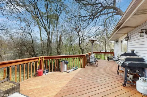 104 Channel Drive Port Barrington IL 60010
