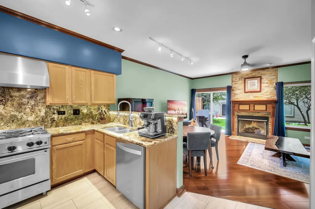 1032 Woodview Court Aurora IL 60502