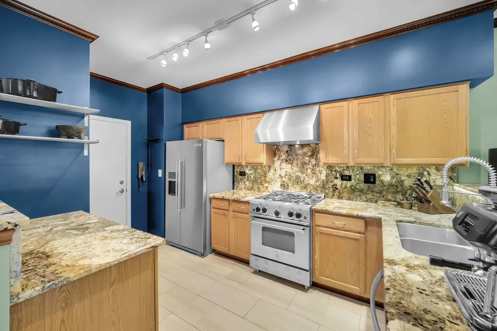 1032 Woodview Court Aurora IL 60502