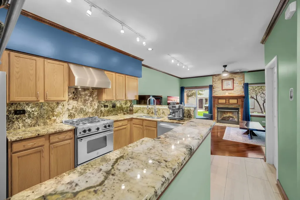 1032 Woodview Court Aurora IL 60502