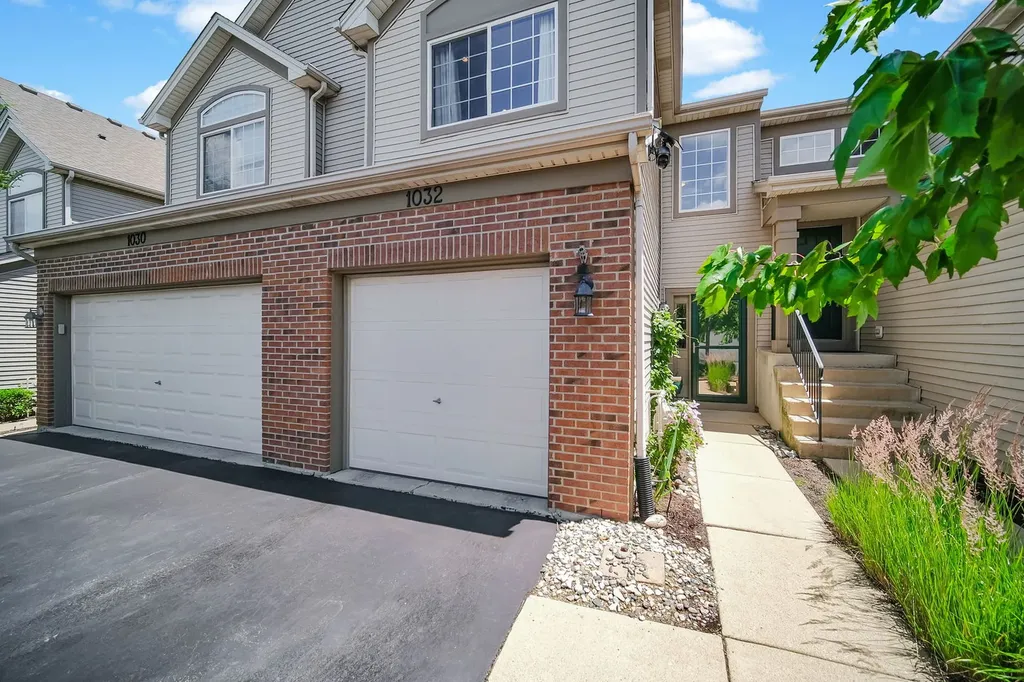 1032 Woodview Court Aurora IL 60502