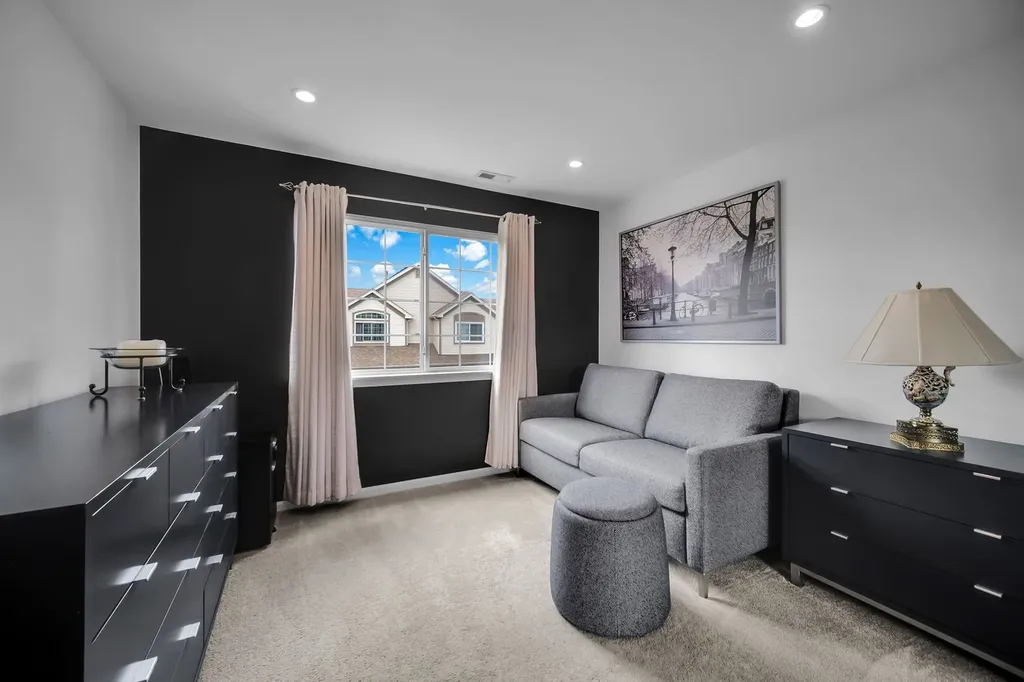 1032 Woodview Court Aurora IL 60502