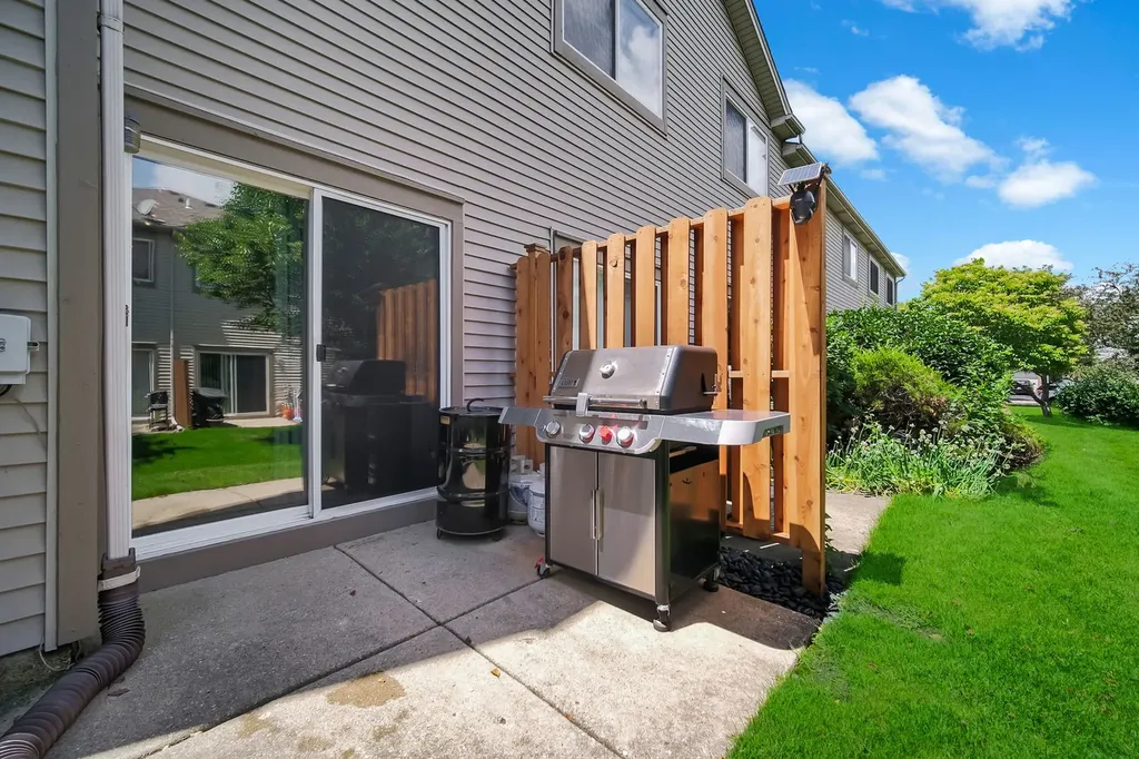 1032 Woodview Court Aurora IL 60502