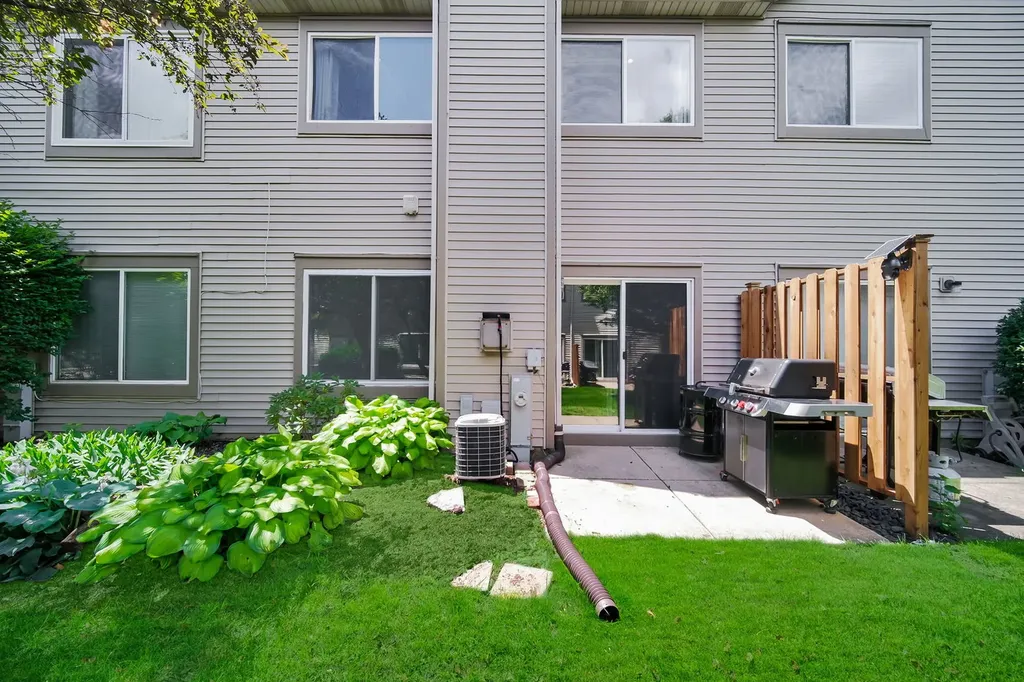 1032 Woodview Court Aurora IL 60502