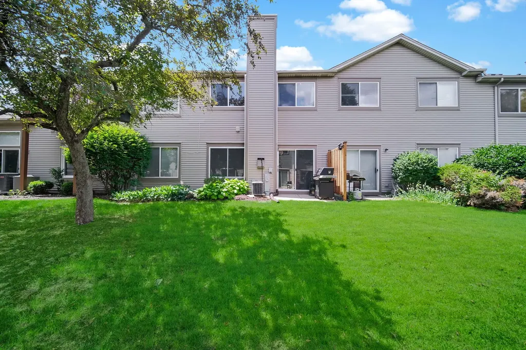 1032 Woodview Court Aurora IL 60502