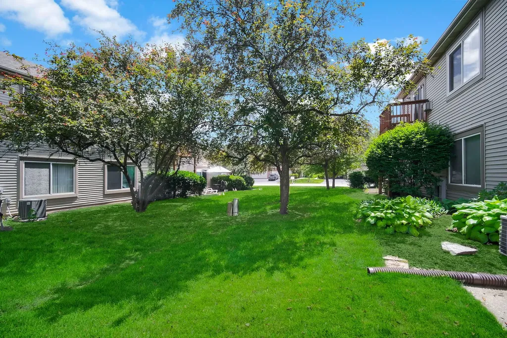 1032 Woodview Court Aurora IL 60502