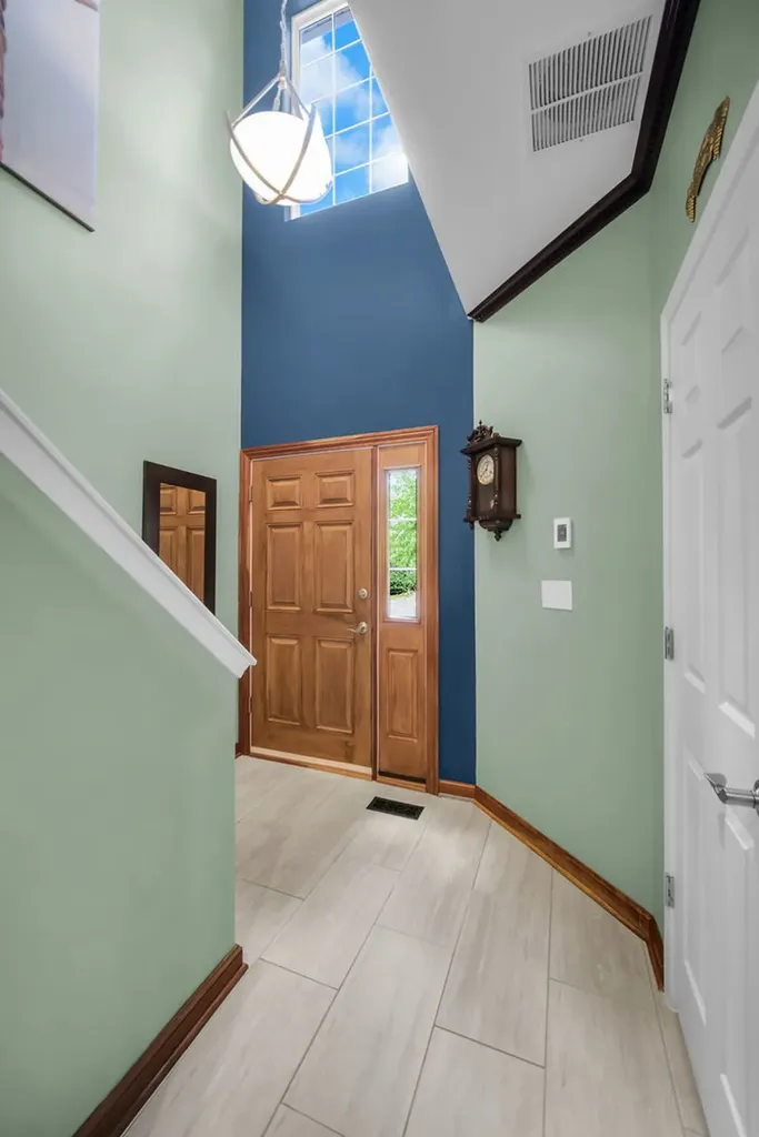1032 Woodview Court Aurora IL 60502