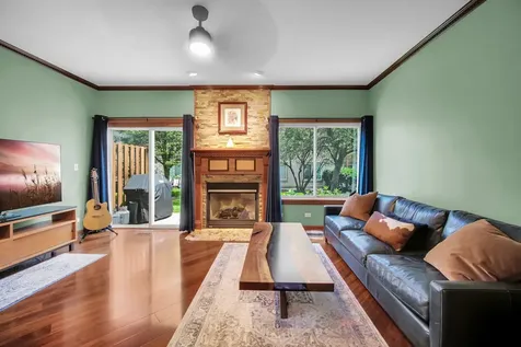 1032 Woodview Court Aurora IL 60502
