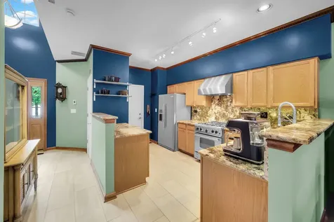 1032 Woodview Court Aurora IL 60502