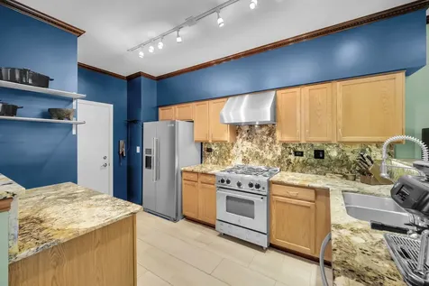 1032 Woodview Court Aurora IL 60502